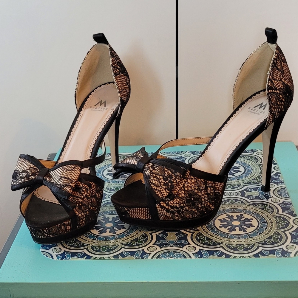 Madison by Shoedazzle black lace heels